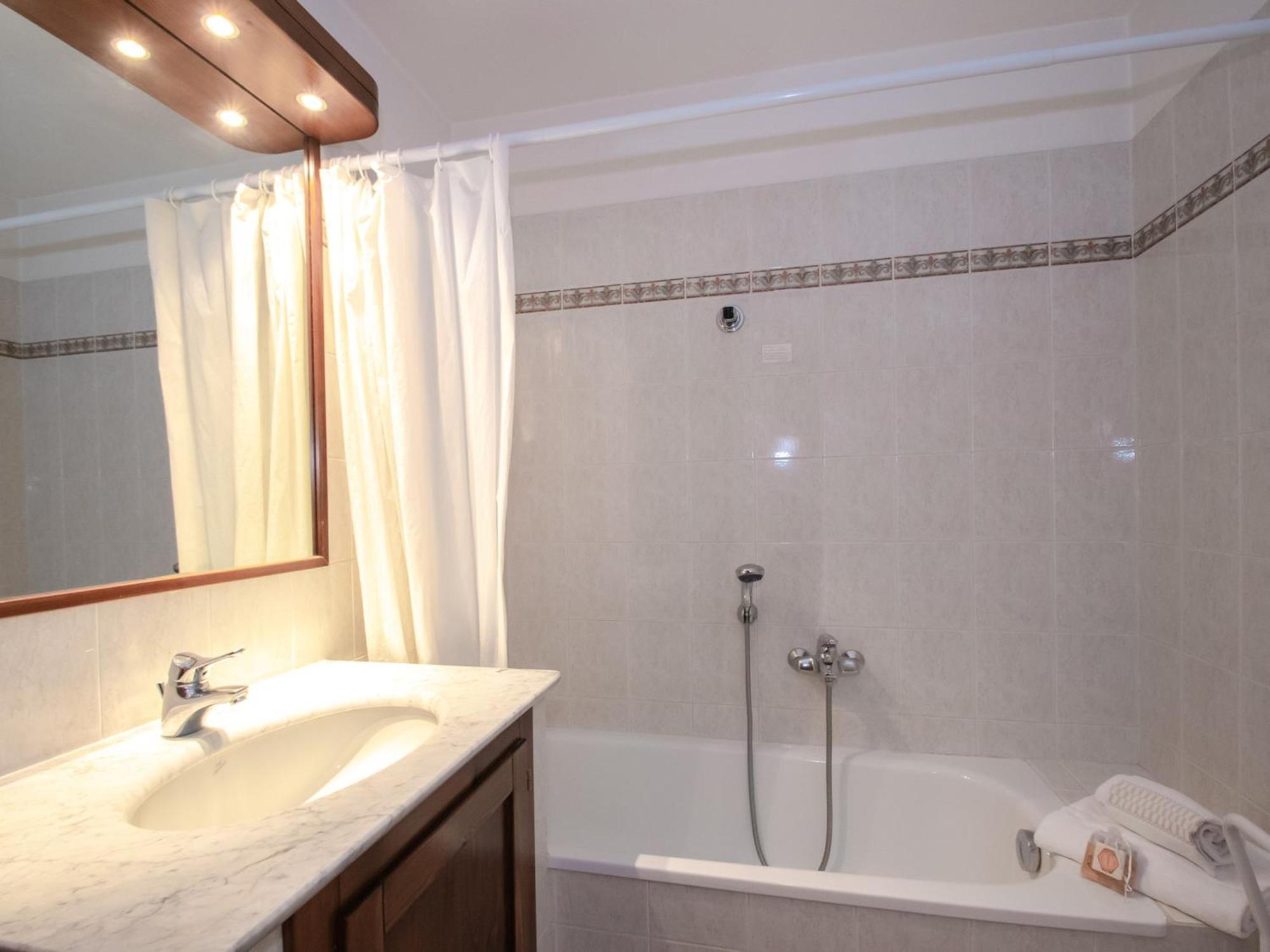 Bel Avec Balcon Et Parking A - Fr-1-343-236 Chamonix